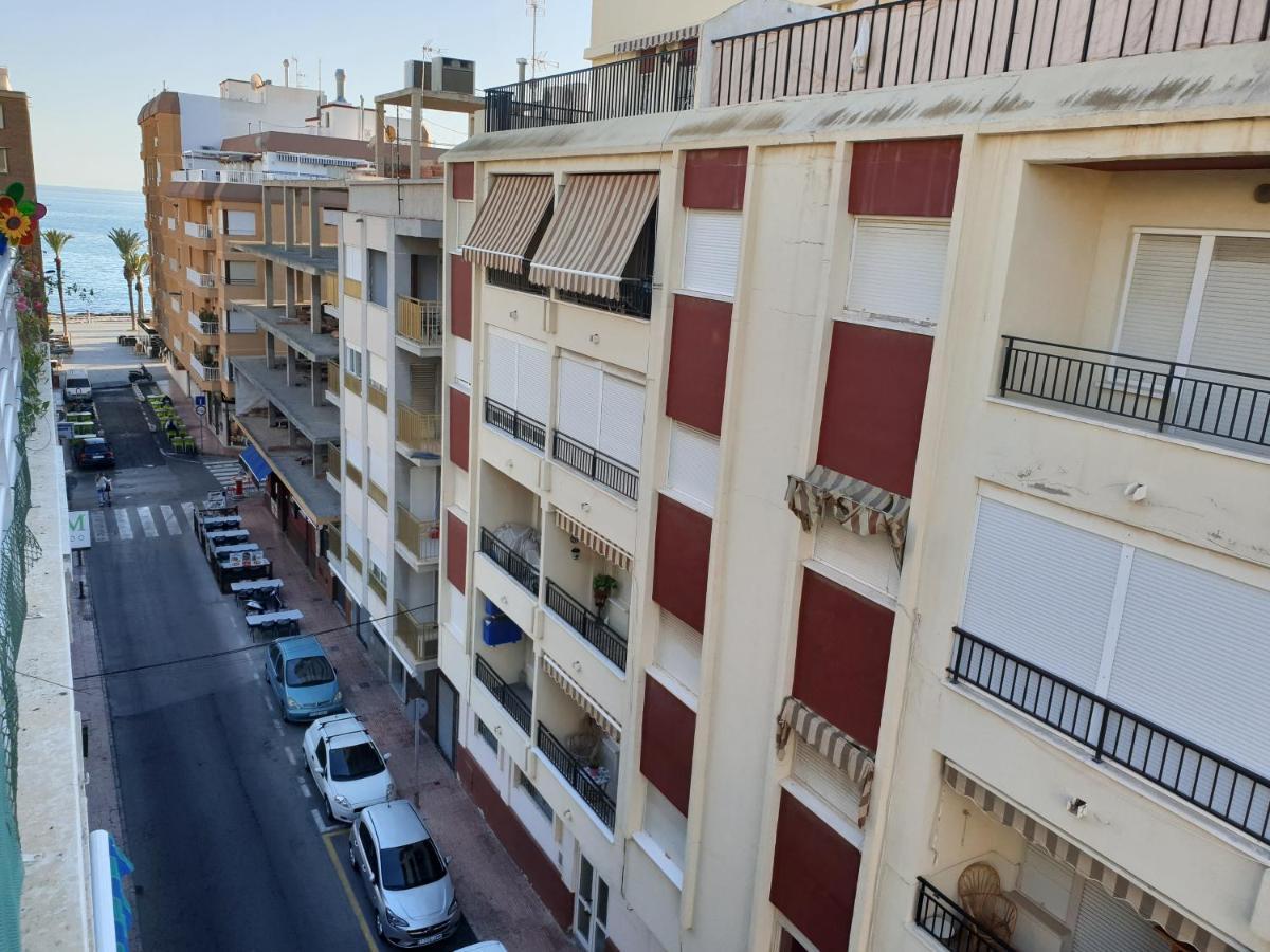 Beachside Apartment In Torrevieja Bagian luar foto
