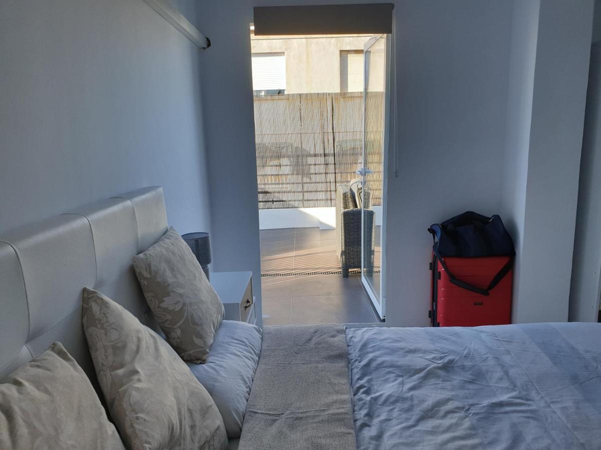Beachside Apartment In Torrevieja Bagian luar foto