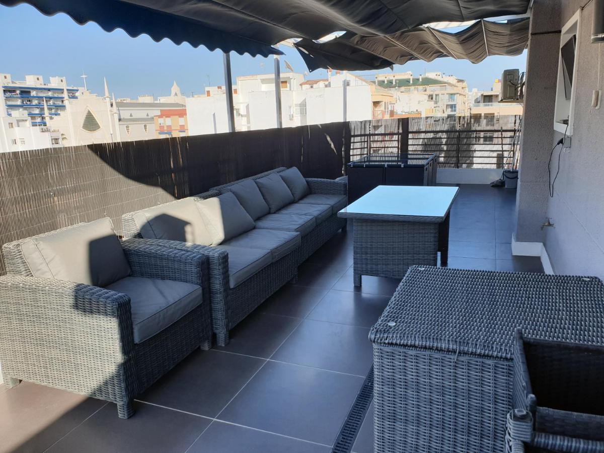 Beachside Apartment In Torrevieja Bagian luar foto