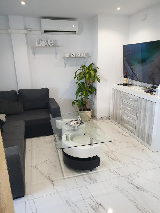 Beachside Apartment In Torrevieja Bagian luar foto