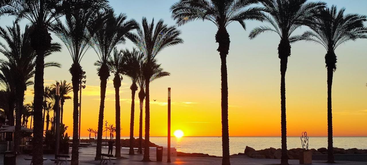 Beachside Apartment In Torrevieja Bagian luar foto