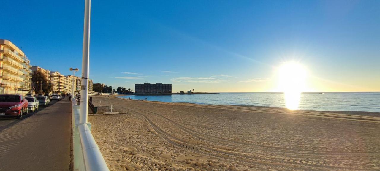 Beachside Apartment In Torrevieja Bagian luar foto