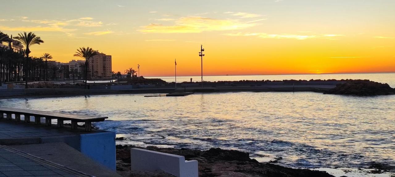 Beachside Apartment In Torrevieja Bagian luar foto