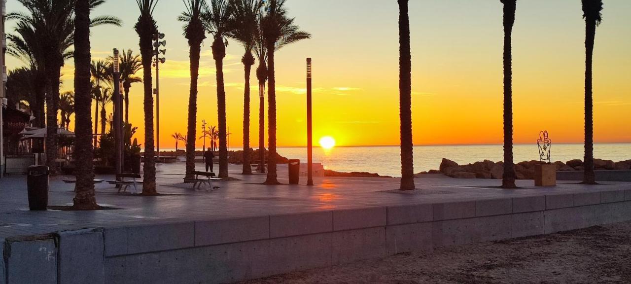 Beachside Apartment In Torrevieja Bagian luar foto